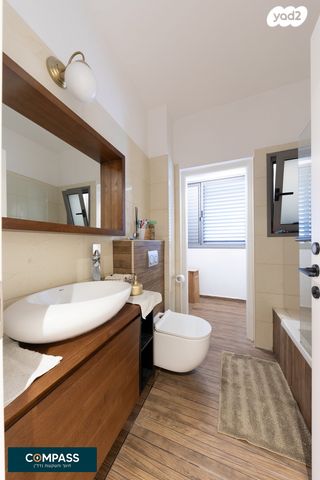 דירה, רחובות הצעירה, רחובות