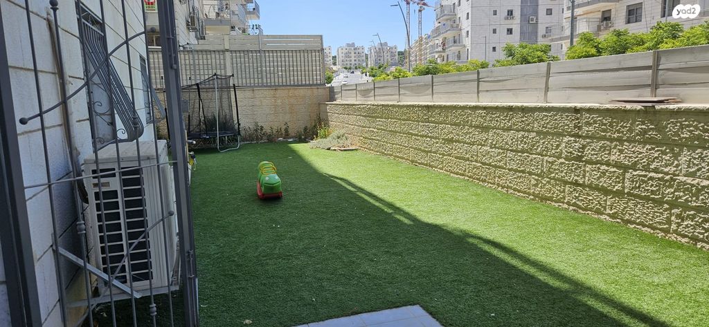 דירת גן, הרב גרוסמן ישראל, בית שמש