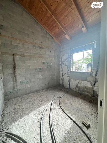 דו משפחתי, כפר סבא