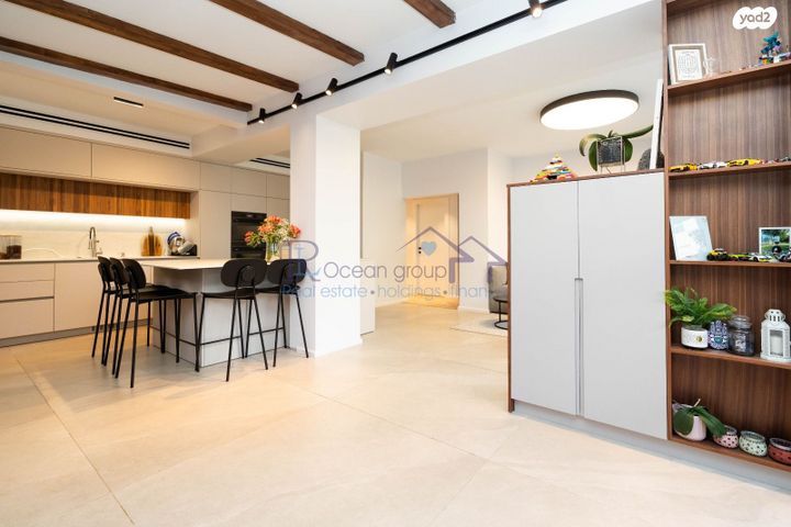 דירת גן, אייר, קרית השרון, נתניה