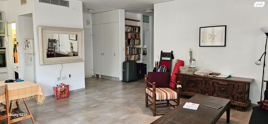 דירת גן, רביבים, תל אביב יפו