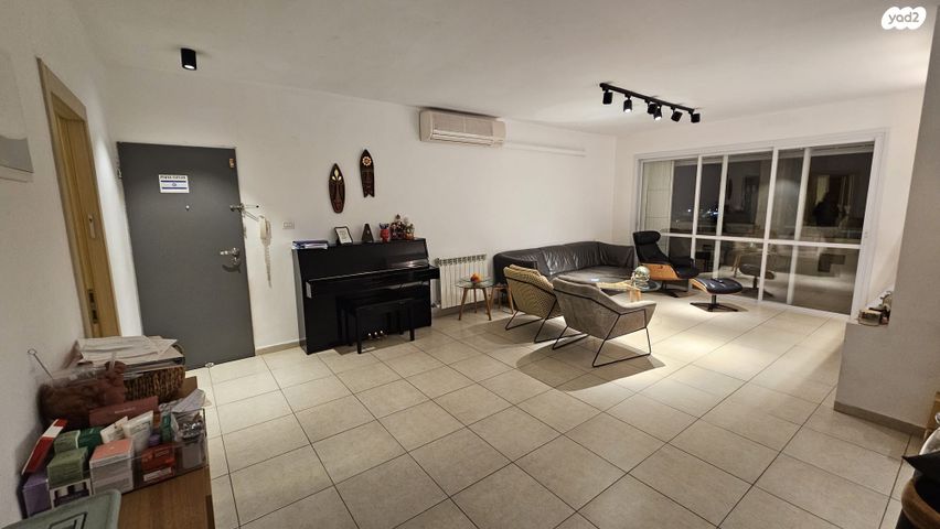 דירה, פרופ' יעקב פולוצקי, גילה, ירושלים