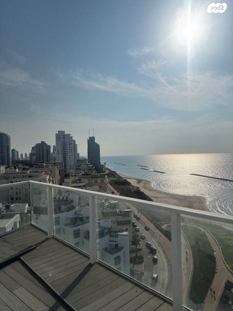 גג/ פנטהאוז, מתתיהו דנקנר, מרכז העיר דרום, נתניה