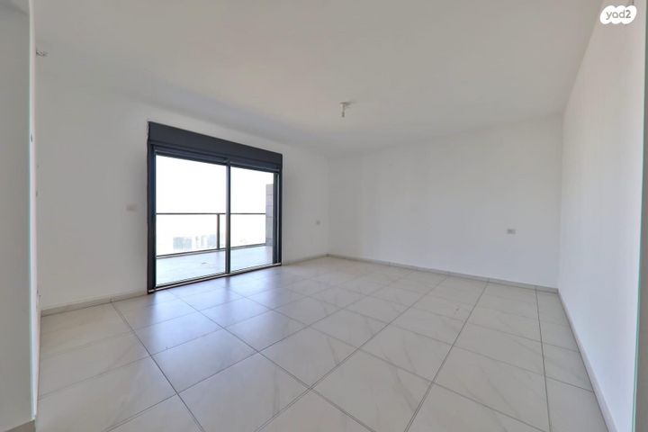 דירה, עפרה חזה, משכנות האומנים, קרית מוצקין