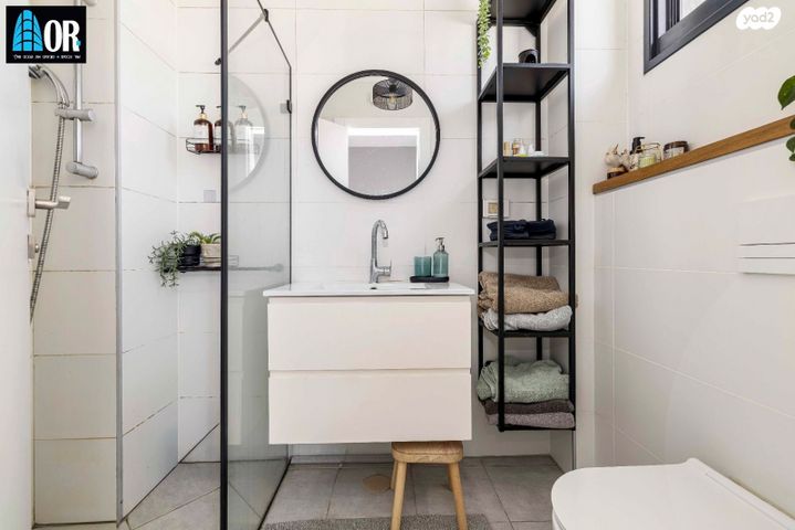 דירה, יעקב תמרי, חצרות המושבה, רחובות