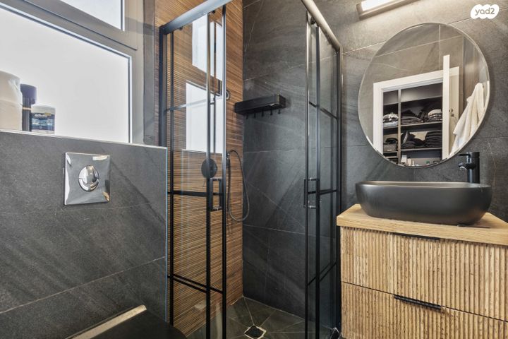 דירה, אליהו קורן, חומת שמואל, הר חומה, ירושלים