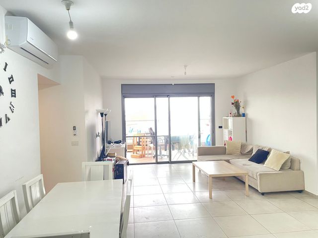 דירה, ברקת, אבני חן, חריש