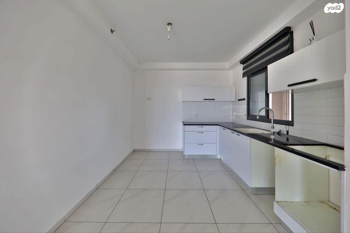 דירה, עפרה חזה, משכנות האומנים, קרית מוצקין