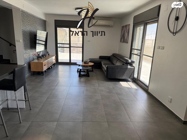 גג/ פנטהאוז, פרופ' יעקב פולוצקי, גילה, ירושלים