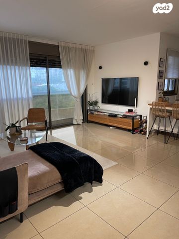 דירה, קדושי השואה, אזורי חן, גימל החדשה, תל אביב יפו