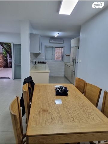 דירת גן, חטיבת הראל, נאות יצחק, לוד