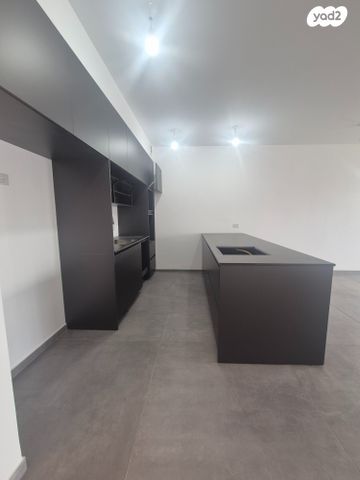 דירה, אמנון ליפקין שחק, נוף הטיילת, נתניה