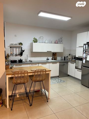 דירה, קדושי השואה, אזורי חן, גימל החדשה, תל אביב יפו