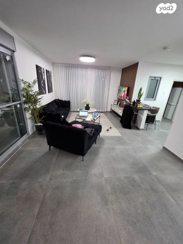 גג/ פנטהאוז, אופקים