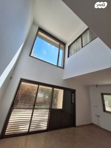 בית פרטי/ קוטג', גולן, רמת השרון