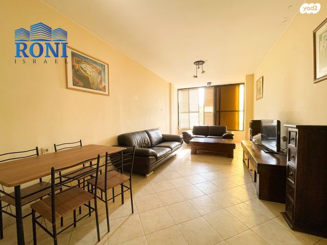 דירה, מנדלי מוכר ספרים, לב העיר, בת ים