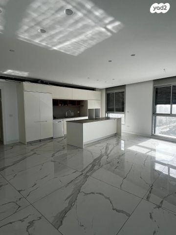 דירה, יוסף לפיד, גלי הים, נתניה