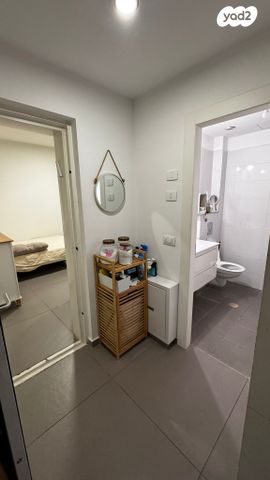 דירה, אריק איינשטיין, הרצליה ב', הרצליה