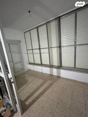 דירה, בן זאב, רמב"ם, ראשון לציון