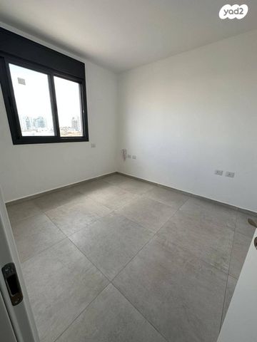 דירה, יצחק שמיר, נווה שרון / שער העיר, נתיבות