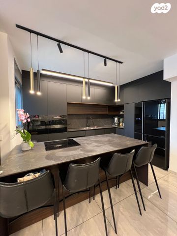 שושנה דמארי 