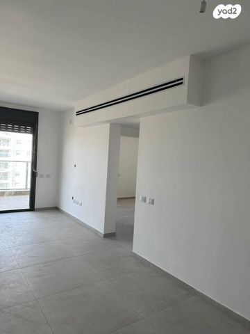 דירה, יצחק שמיר, נווה שרון / שער העיר, נתיבות