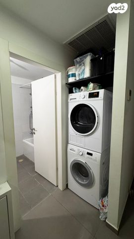 דירה, אריק איינשטיין, הרצליה ב', הרצליה