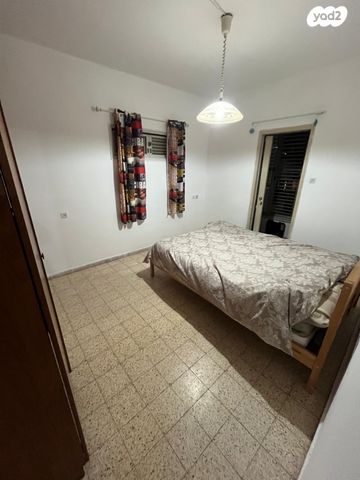 דירה, בן זאב, רמב"ם, ראשון לציון