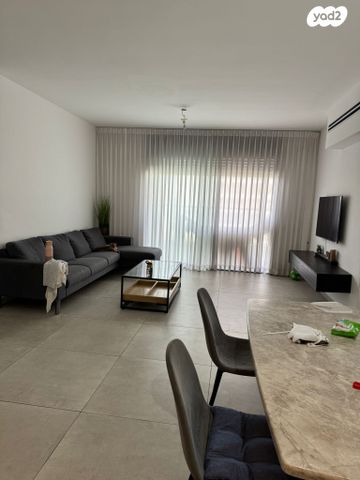 דירה, יצחק שמיר, נווה שרון / שער העיר, נתיבות