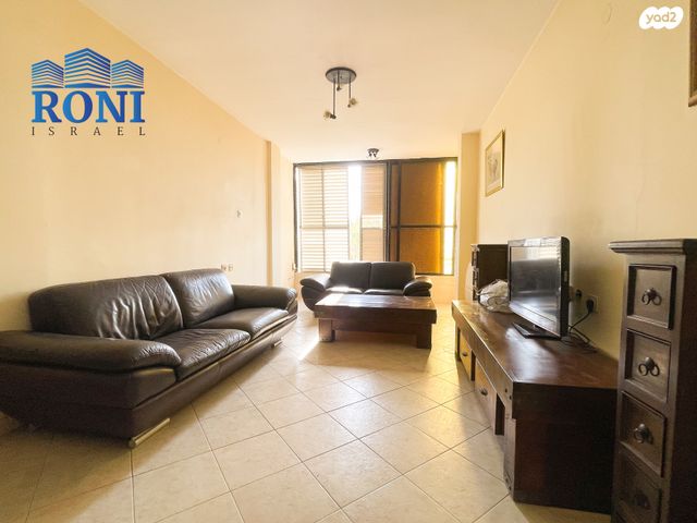 דירה, מנדלי מוכר ספרים, לב העיר, בת ים