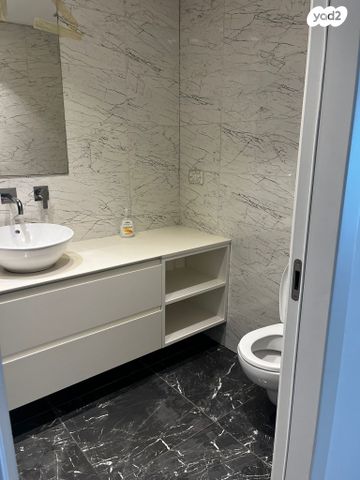 דירה, יוסף לפיד, גלי הים, נתניה