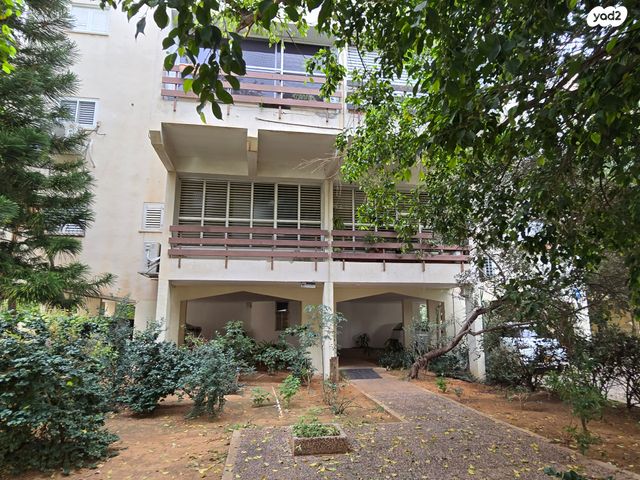 דירה, י.ל. גורדון, מרכז, הרצליה