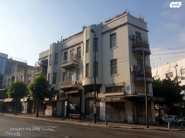 דרך מנחם בגין 12