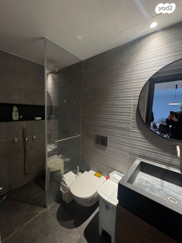 דירה, ליאונרדו דה וינצ'י 12, גני שרונה, קרית הממשלה, תל אביב יפו