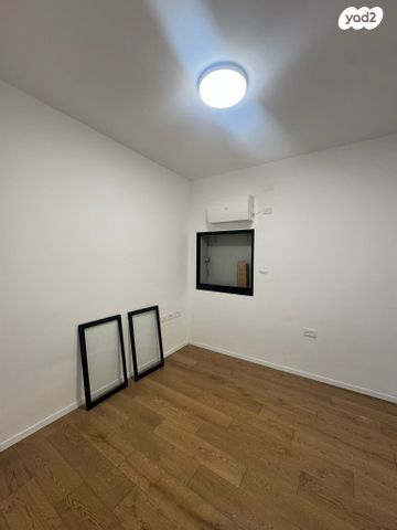 דירה, ליאונרדו דה וינצ'י 12, גני שרונה, קרית הממשלה, תל אביב יפו