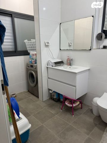 דירה, יצחק שמיר, נווה שרון / שער העיר, נתיבות