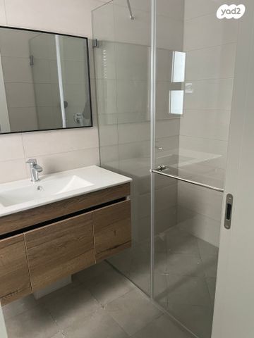 דירה, אורי אלמוג, קרית רבין, חולון