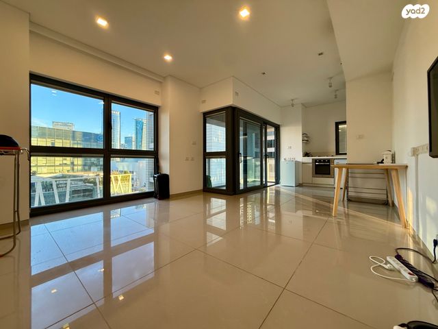 ניסים אלוני 