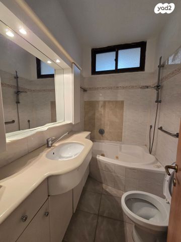 דירה, י.ל. גורדון, מרכז, הרצליה