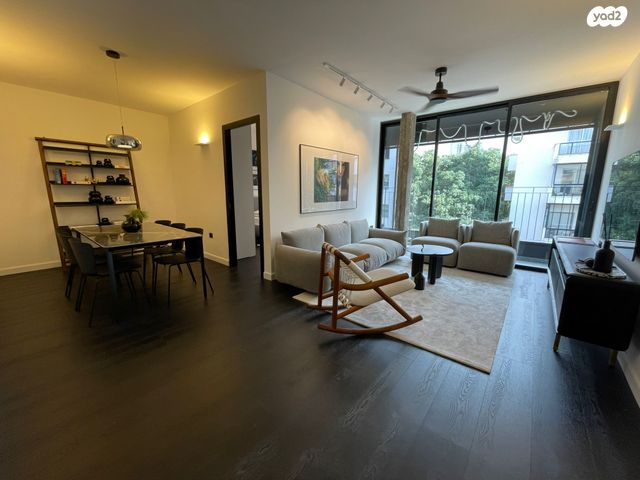 המלך ג'ורג' 45