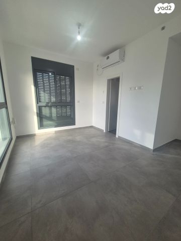 דירה, אמנון ליפקין שחק, נוף הטיילת, נתניה