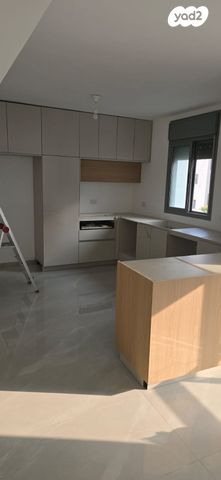 טריפלקס, רחל אמנו, אחיסמך, לוד