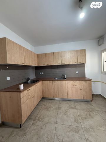 דירה, הרב מרדכי אליהו, גבעת משקפיים, בית שמש