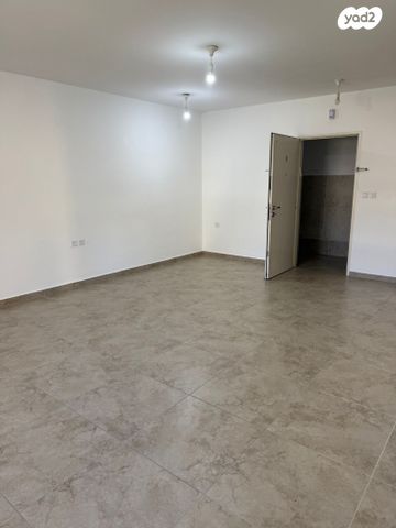 דירה, הרב מרדכי אליהו, גבעת משקפיים, בית שמש