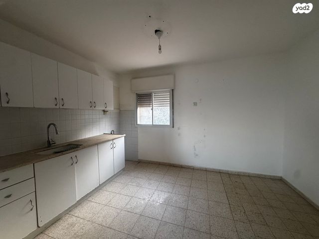 דירה, כליל החורש, מורדות טבריה, טבריה