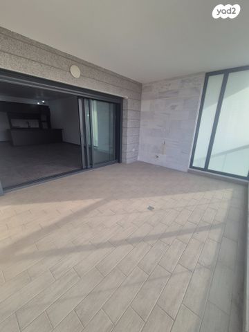 דירה, אמנון ליפקין שחק, נוף הטיילת, נתניה