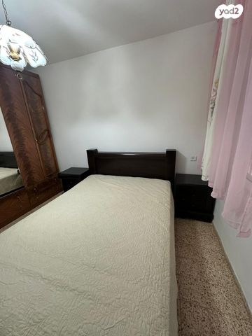 דירה, נתן אלבז, שלומי