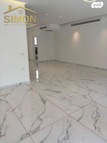 בית פרטי/ קוטג', פייר קניג 14, נוף הטיילת, נתניה