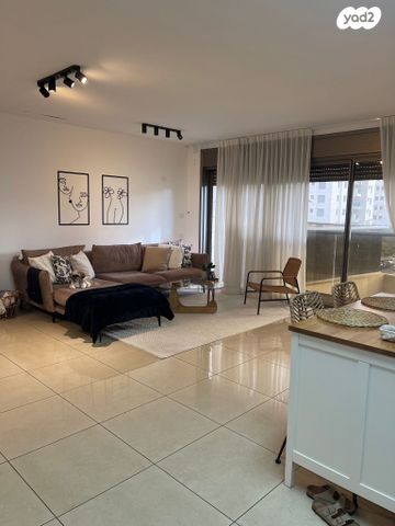 דירה, קדושי השואה, אזורי חן, גימל החדשה, תל אביב יפו