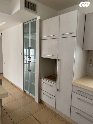 דירה, אברהם בלסברג, ברנע, אשקלון